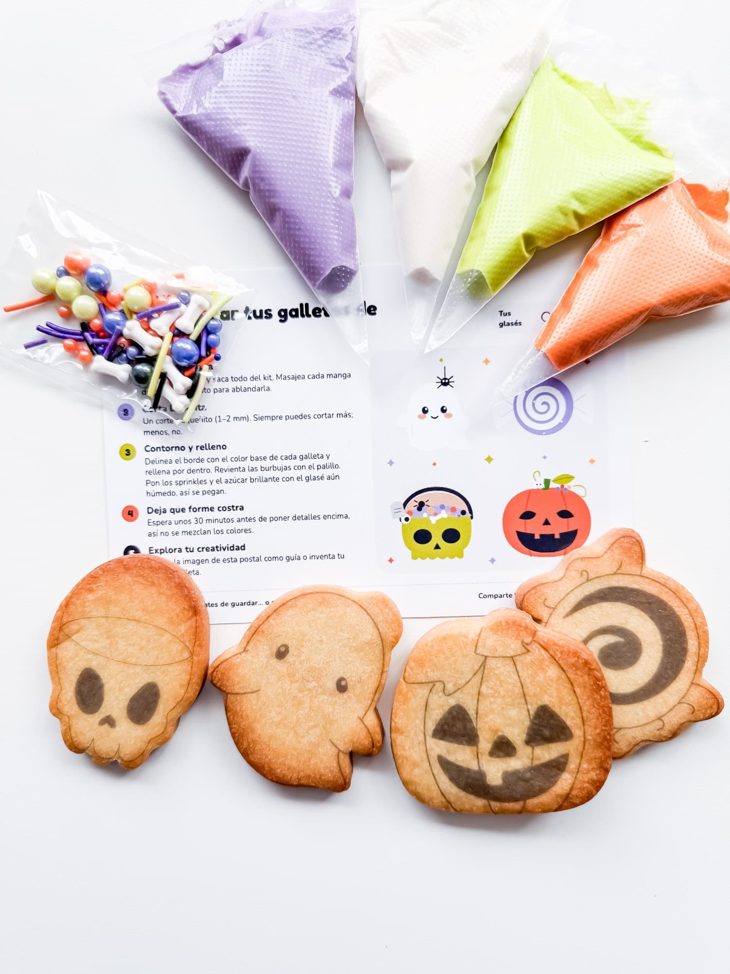 Kit de galletas de Halloween para decorar en casa: galletas con guías, mangas de glasé de colores, toppings y tarjeta de instrucciones
